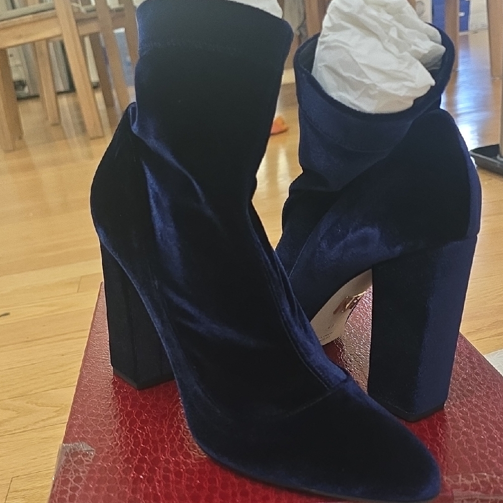 Vero Cuoio Navy Velvet Chunky Heel Ankle Boots- Tamara Mellon